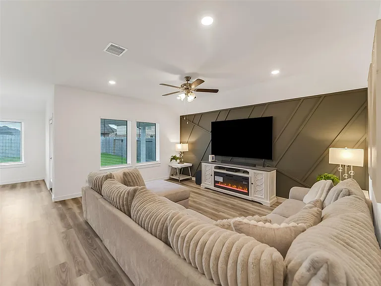 9515 Chelsea St — Photo 17