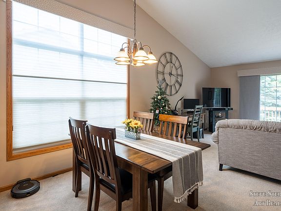 5th image of 33 Trillium Ct #5