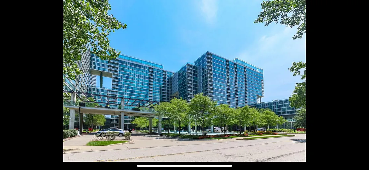 Building Photo - 9715 Woods Dr #1107