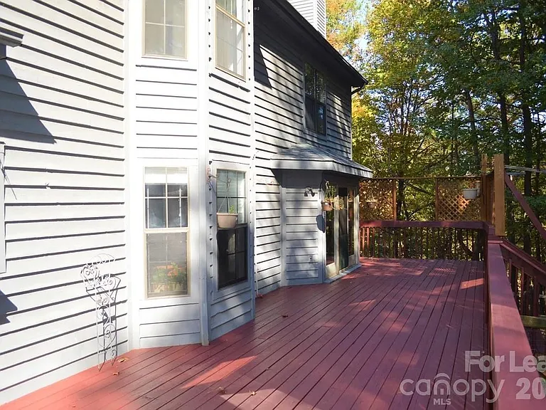 4167 Greenview Ct — Photo 3