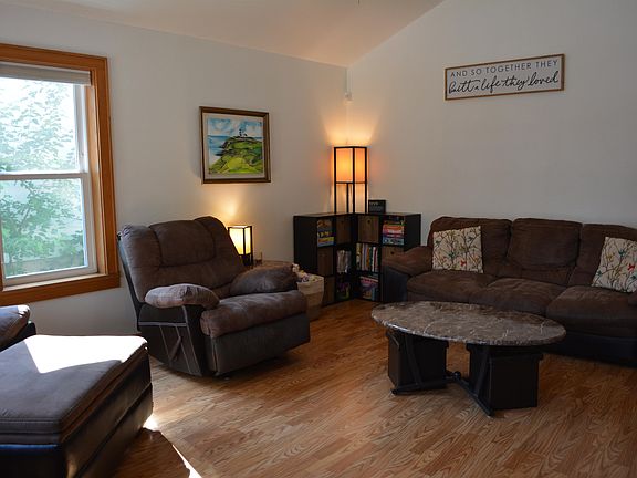 5th image of 303 Oxford Ave