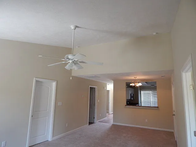 203 Bobwhite Dr — Photo 2