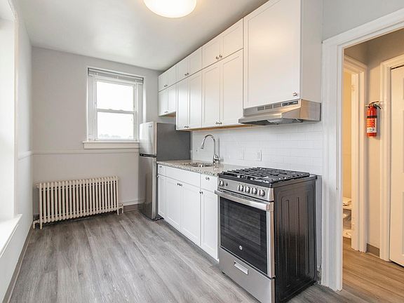 Kitchen - Granite Countertops and Stainless Steel Appliances