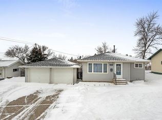 1217 4th St NE, Minot, ND 58703