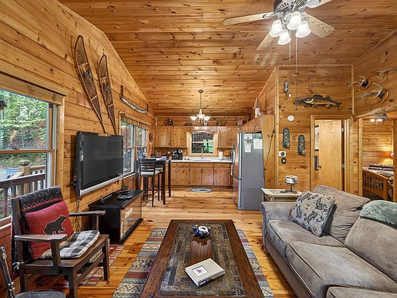5th image of 203 Mountain View Dr