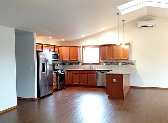 4th image of 248 E Cedar St