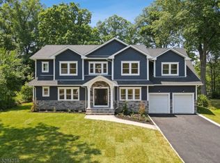 25 Sycamore Ter, Livingston, NJ 07039