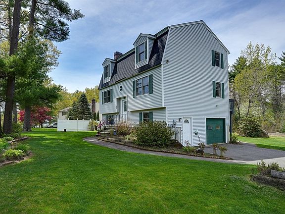 3rd image of 26 Frederick Cir