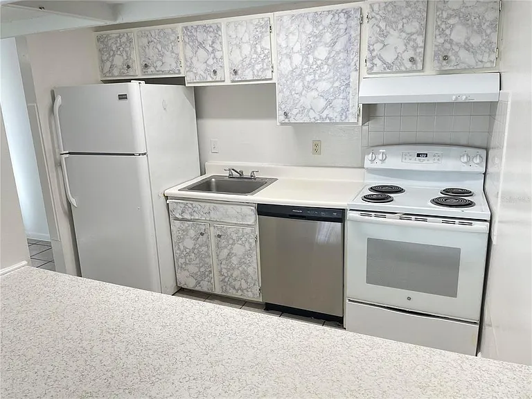 2352 Huntington Green Ct #7 — Photo 4