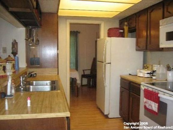 4th image of 6102 Pecan Trail St