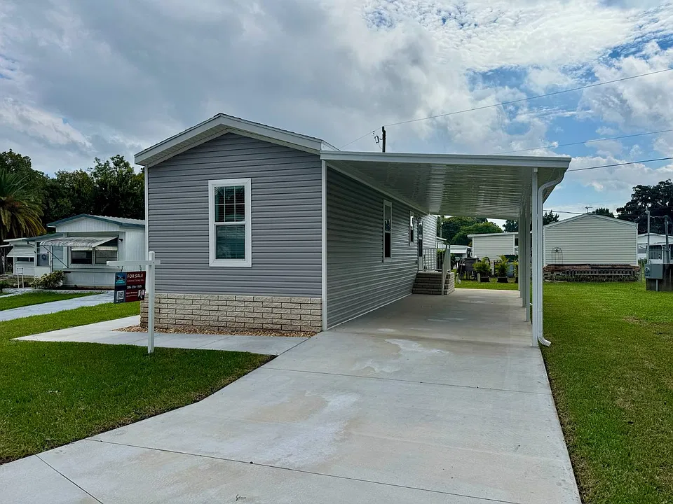 956 N Colonial Cir