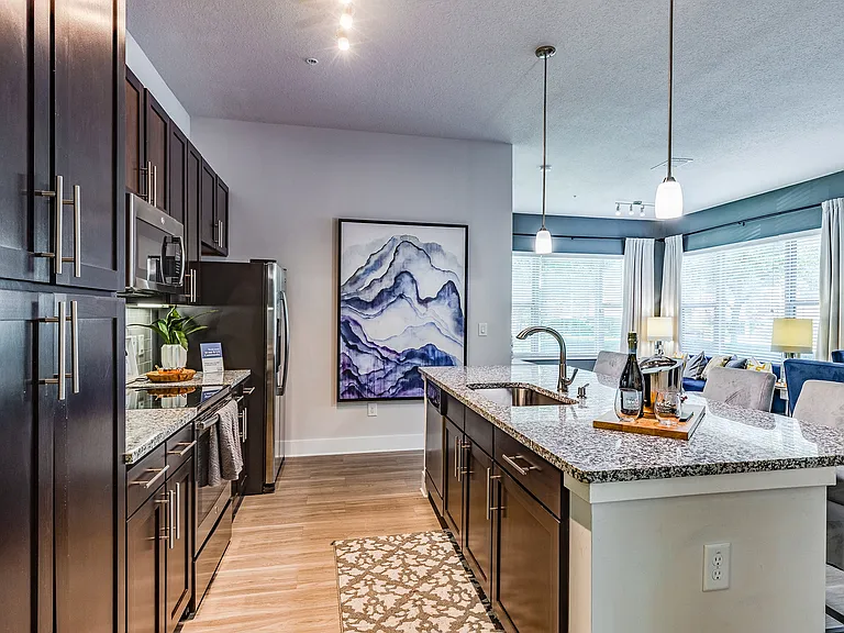 Nine12 Gateway Apartments — Photo 16