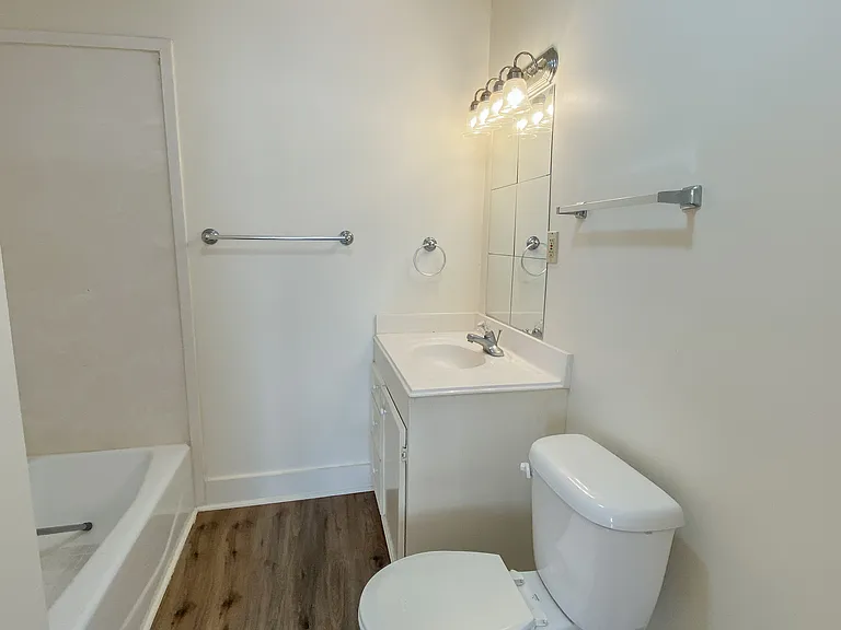 439 Iris St — Photo 12
