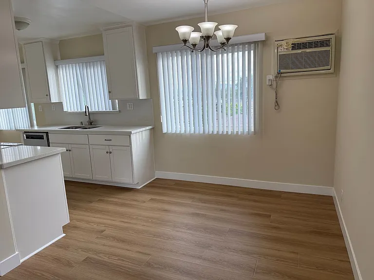2601 N Glenoaks Blvd — Photo 9