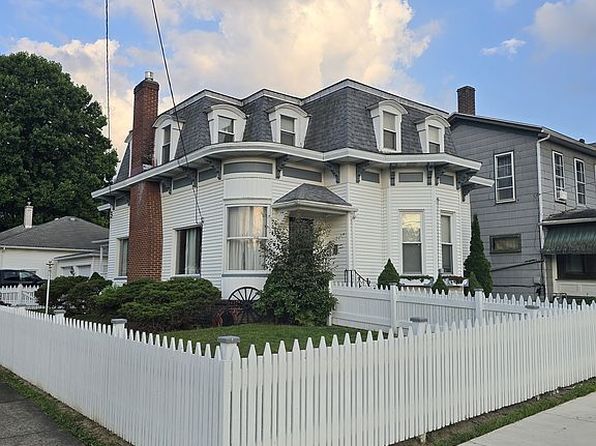 70 Lake St