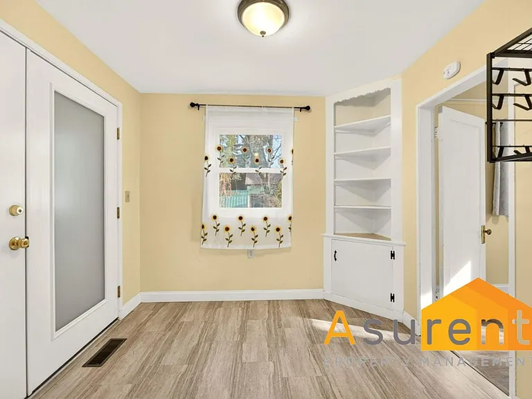 270 Morton St — Photo 10