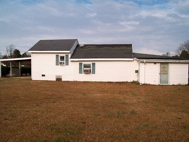 2nd image of 104 Old Farm Rd