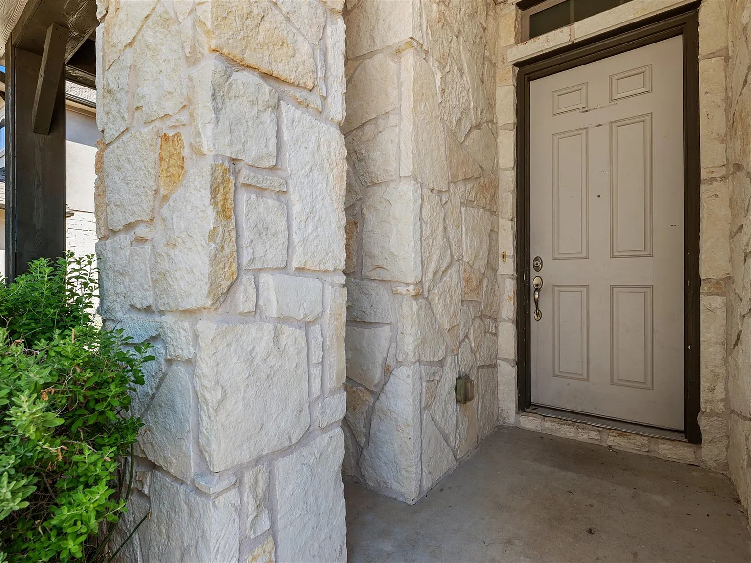 4 bed, 2.5 bath, 2596 sqft, $3,550 — Photo 3