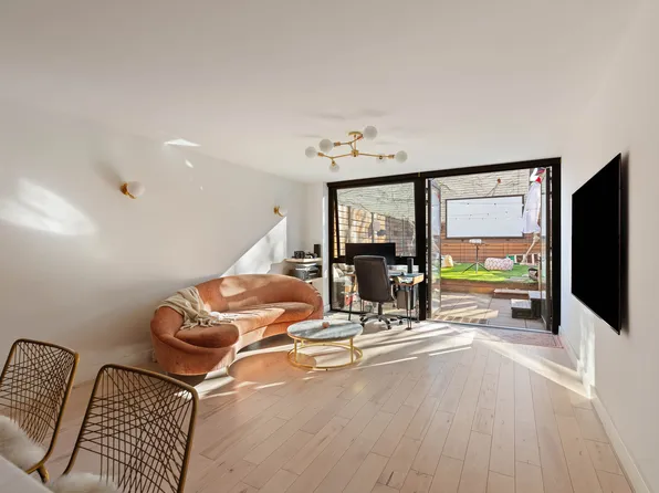 219 Berry Street image 1 of 9