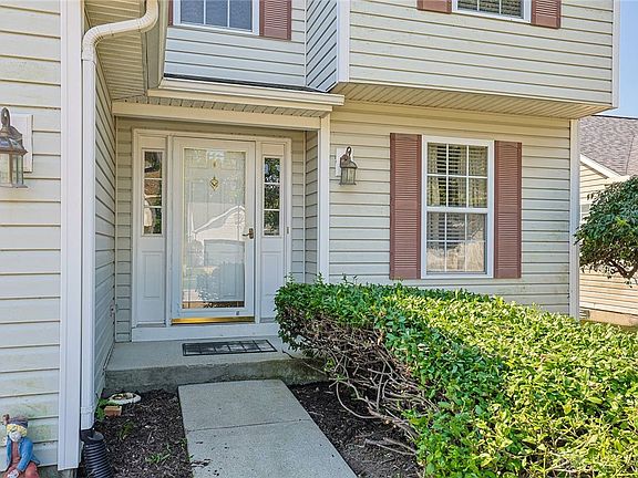 3rd image of 1019 Weeping Willow Ln