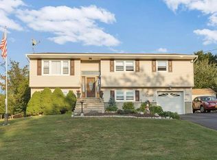 21 Hawthorne Dr, Monroe, NY 10950