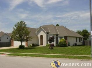 616 Country Ln, Raymore, MO 64083
