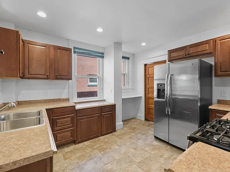 127 S Pearl St — Photo 21