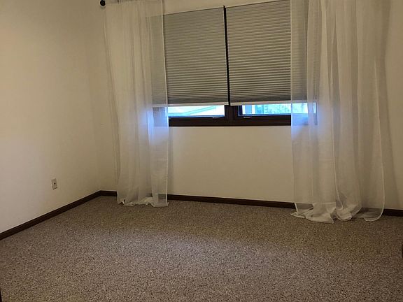 3rd image of 1060 W Kane St #3