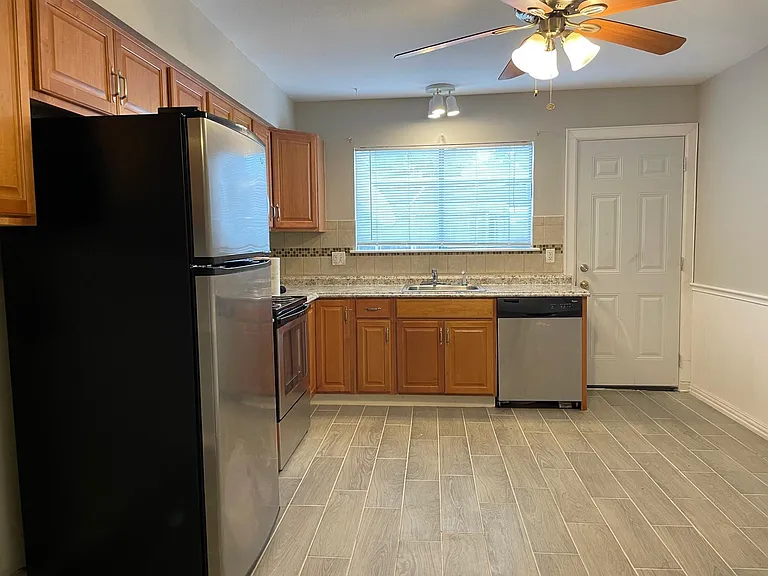 6401 Deihl Rd #202 — Photo 4