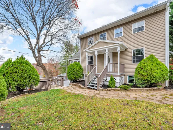 5740 N Carlin Springs Rd, Arlington, VA 22203