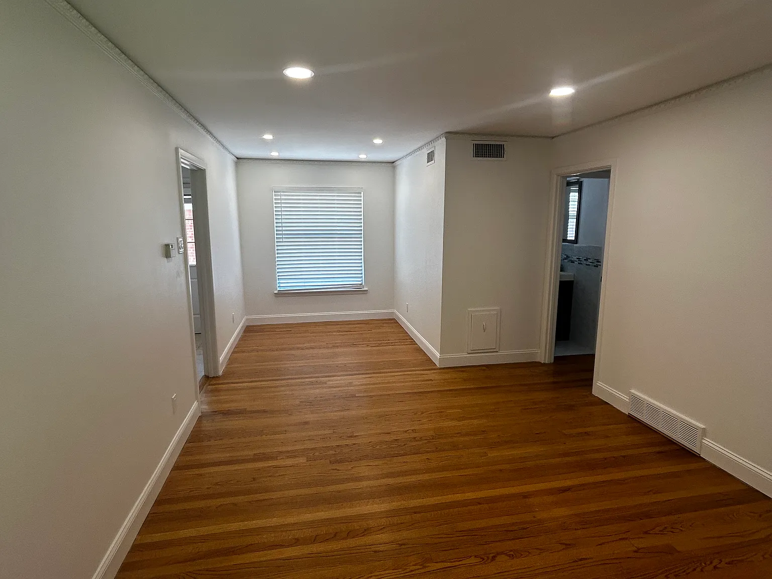 2 bed, 900 sqft, $1,995 — Photo 4