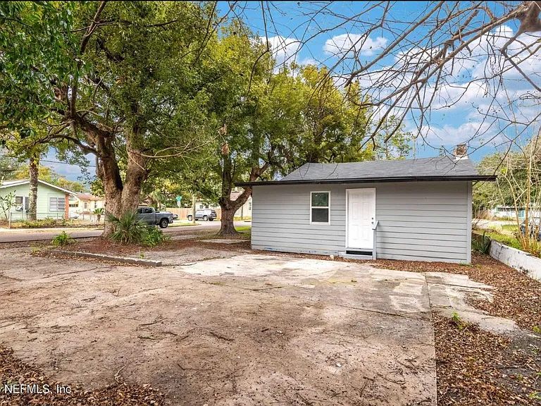 352 Golfair Blvd — Photo 7