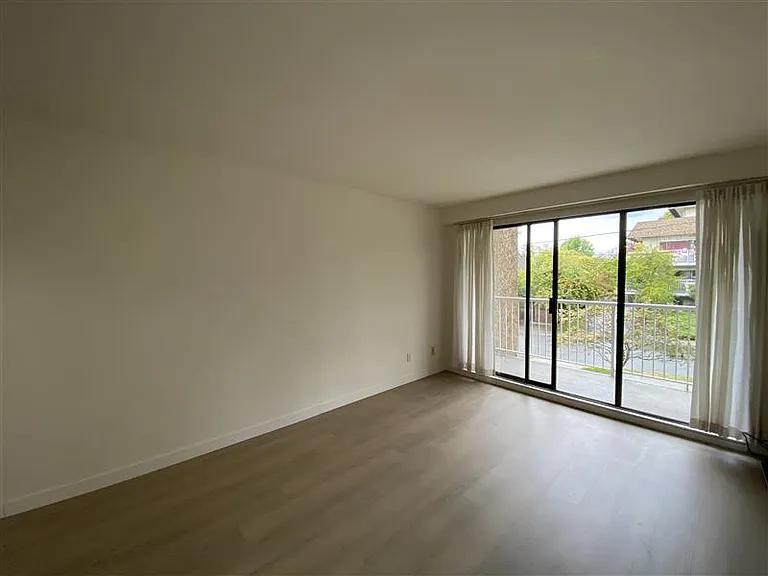 814 4th Ave — Photo 18