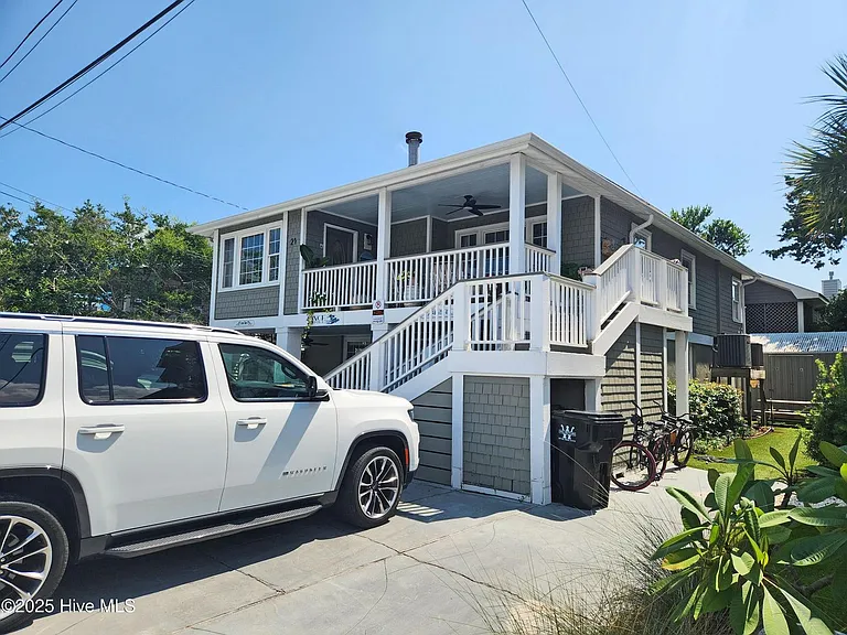 21 W Henderson St — Photo 3