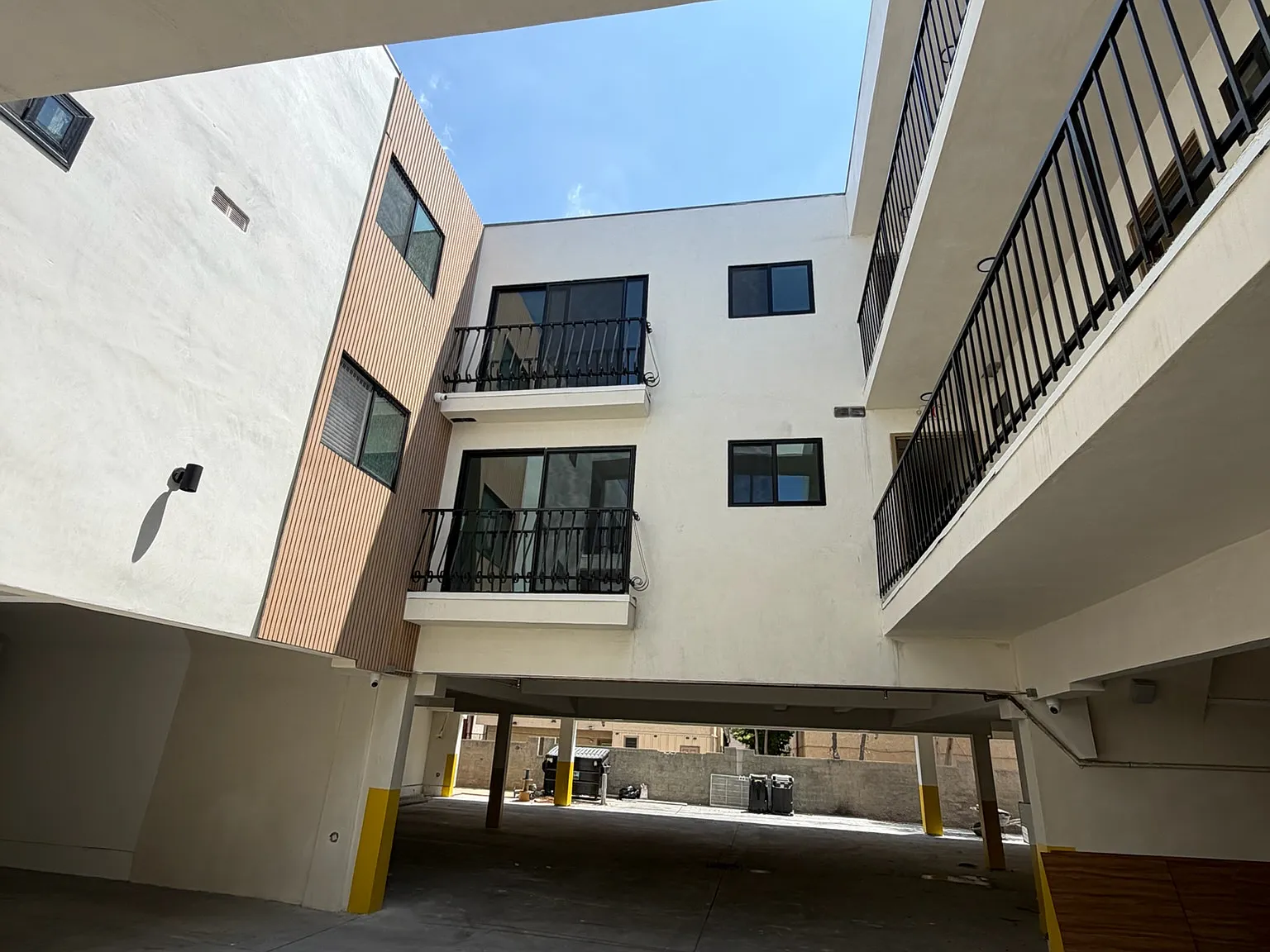 2 bed, 1100 sqft, $2,950 — Photo 2