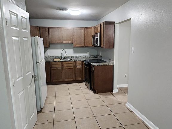 2nd image of 2060 Carver Dr