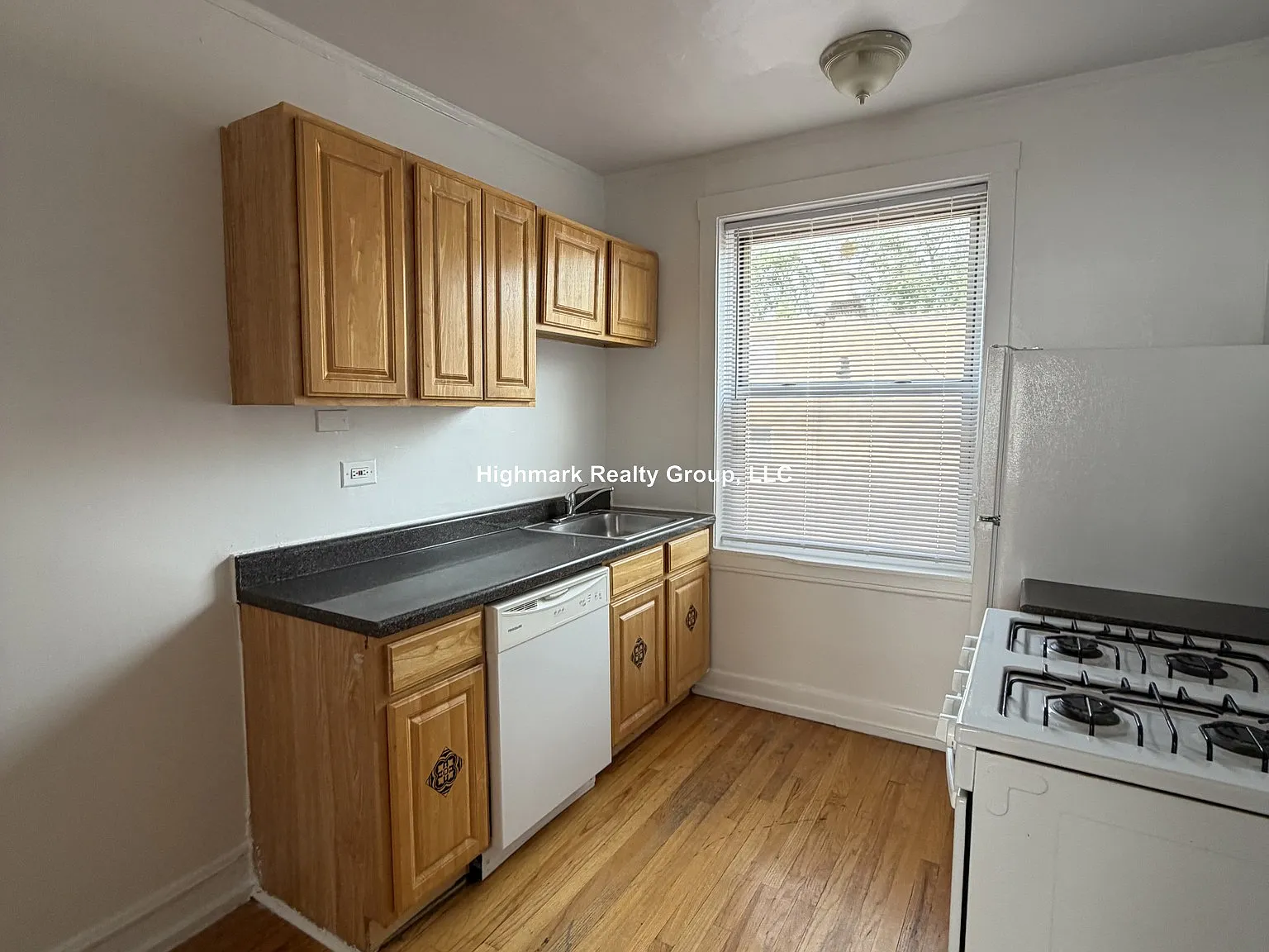 2 bed, 1.0 bath, $1,595 — Photo 1