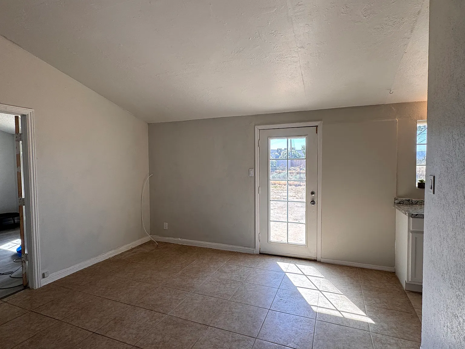 4 bed, $2,050 — Photo 3