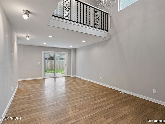 4th image of 4133 Resurrection Dr