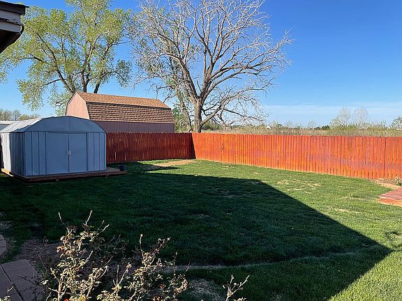 5th image of 801 Hillcrest Dr