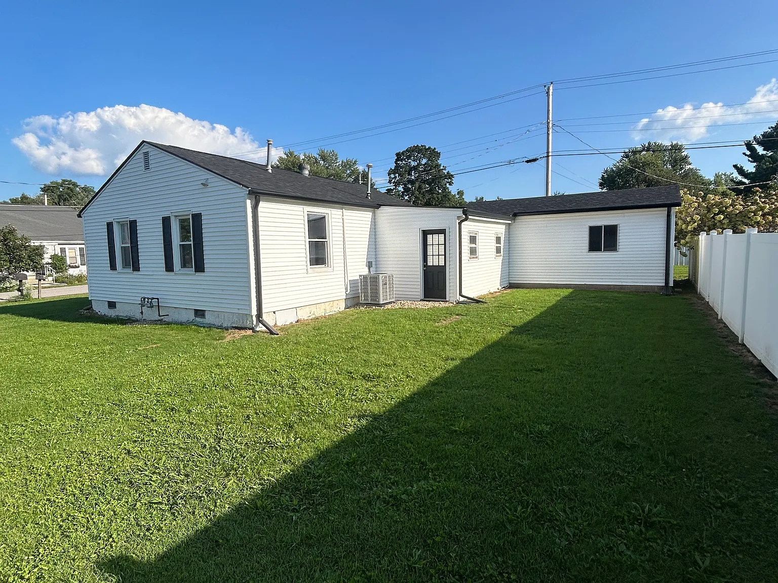 2 bed, 826 sqft, $1,025 — Photo 2