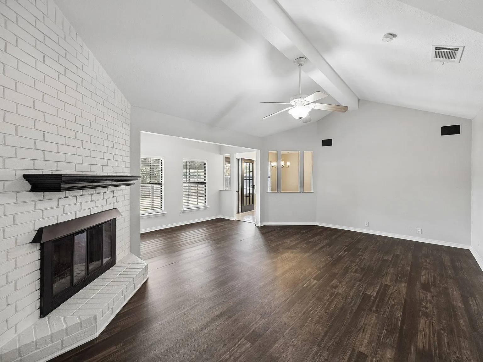 3 bed, 2.0 bath, 1662 sqft, $2,045 — Photo 4