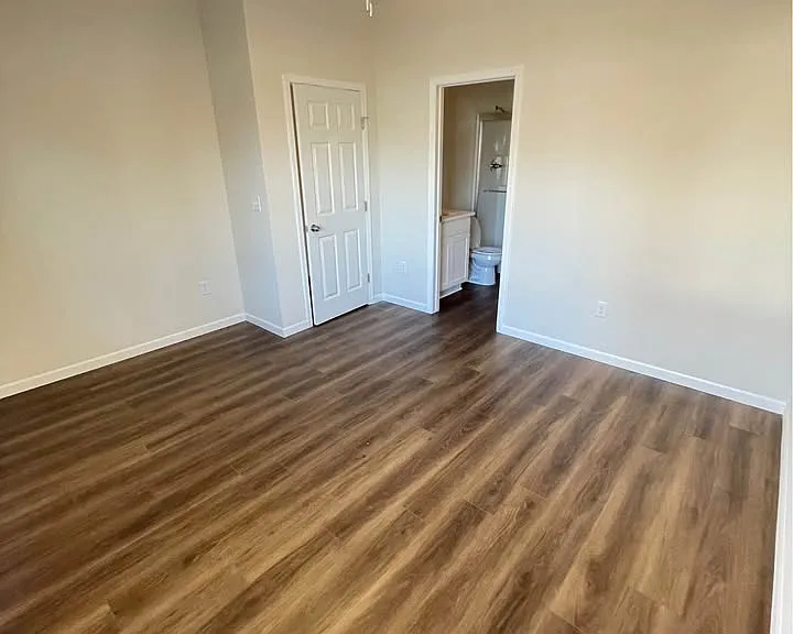 338 W Castle St — Photo 7