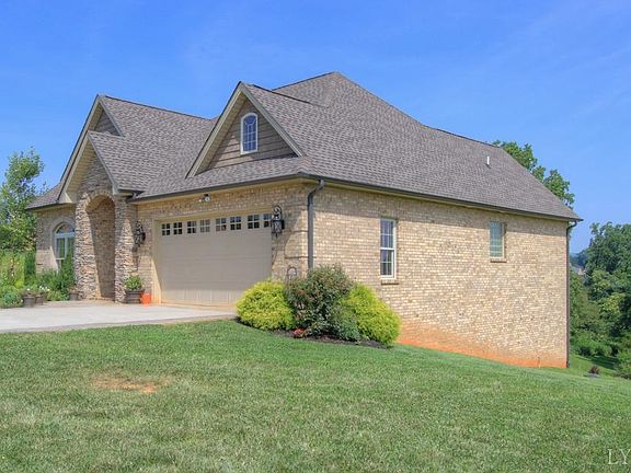 2nd image of 1428 Farmington Dr