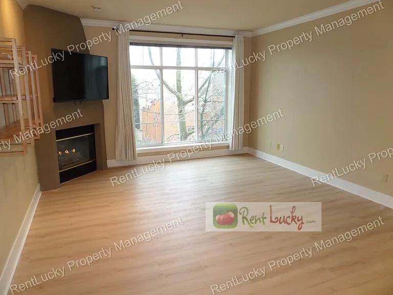 4031 Aurora Ave N #301 — Photo 5