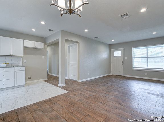 5th image of 731 Olney Dr