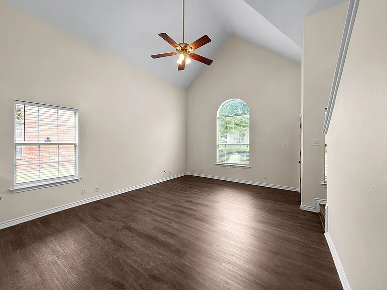 324 N Tolbert Ave — Photo 5
