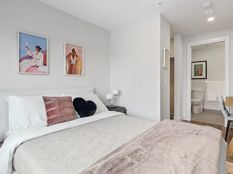 115 Champagne Ave S — Photo 23