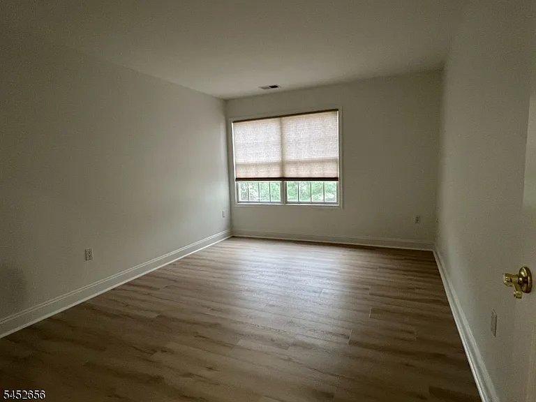 311 Kensington Ln — Photo 23