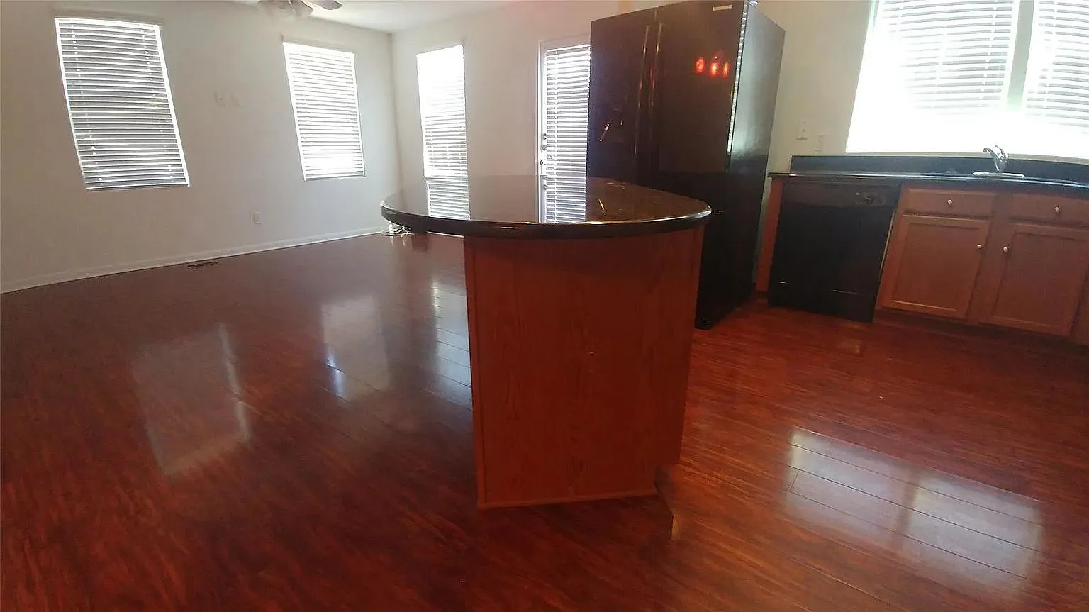 1 bed, 1.0 bath, 500 sqft, $900 — Photo 1